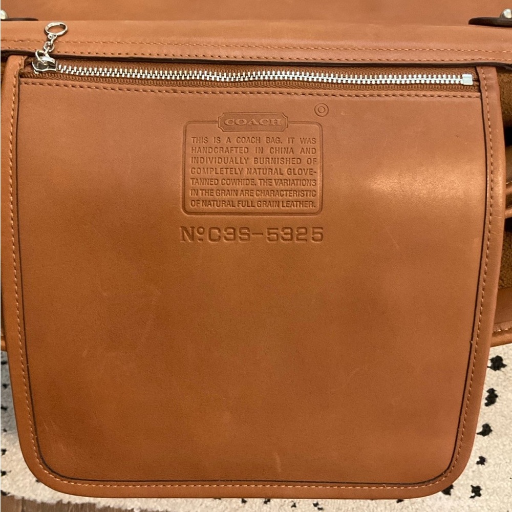 Coach tan leather buckle front bag - Picture 5 of 12